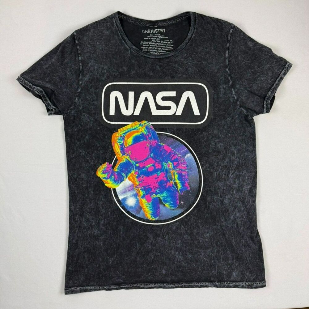 Chemistry Men's NASA Astronaut Rainbow Stone Wash Gray T-Shirt - M
